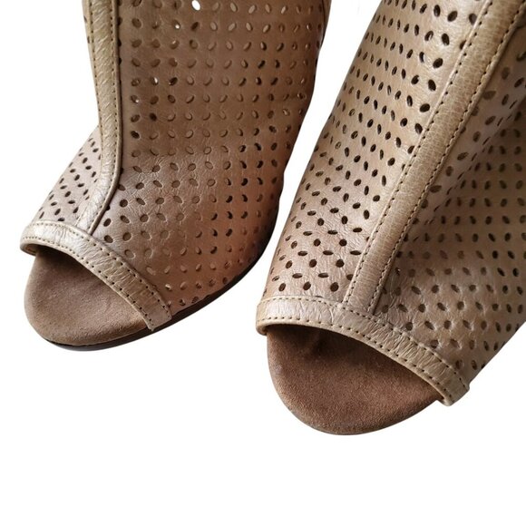 NINE WEST Perforated Leather Stacked Heel Peep Toe High Vamp Buckle Back Sandals - Picture 4 of 15